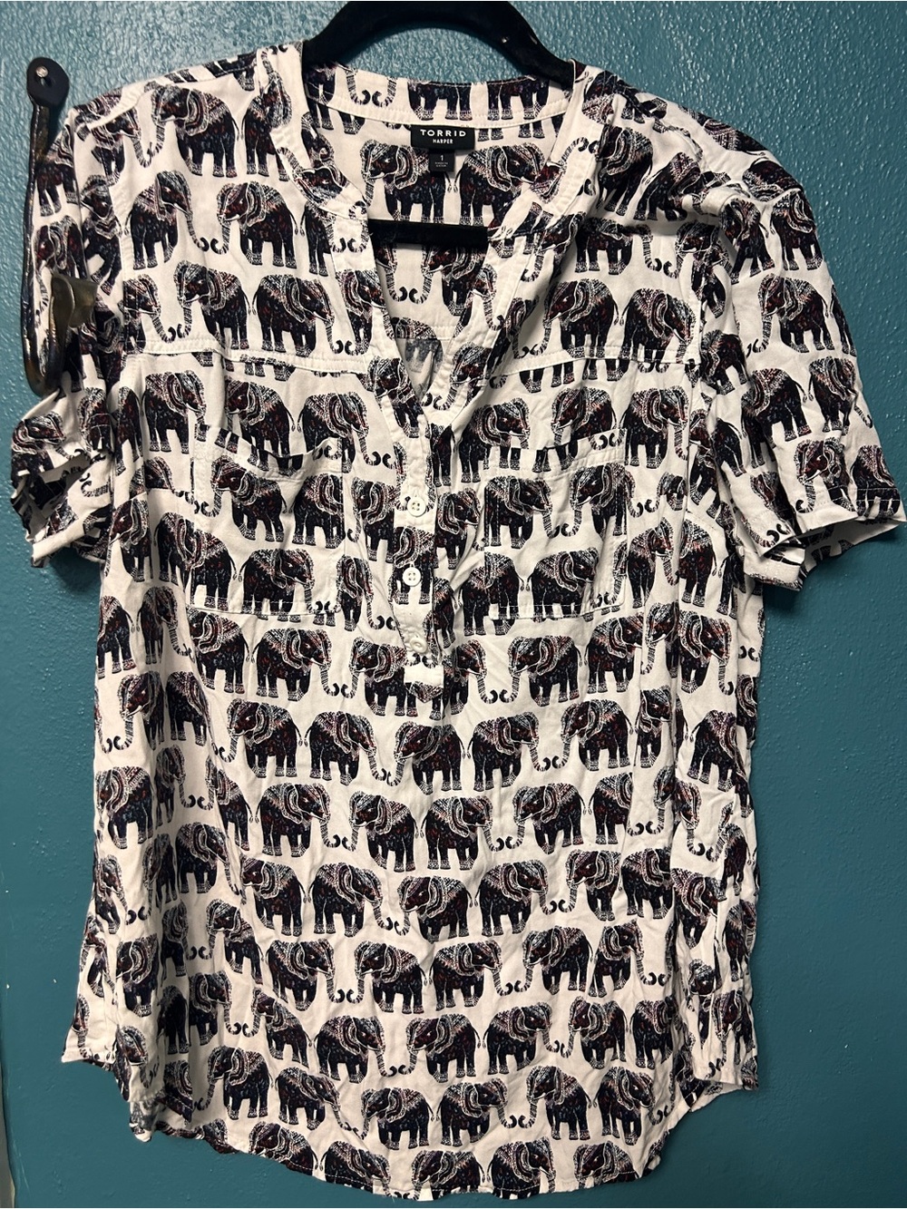Torrid Harper Elephant Print short sleeve Blouse - Black & White Size 1 (14-16W)